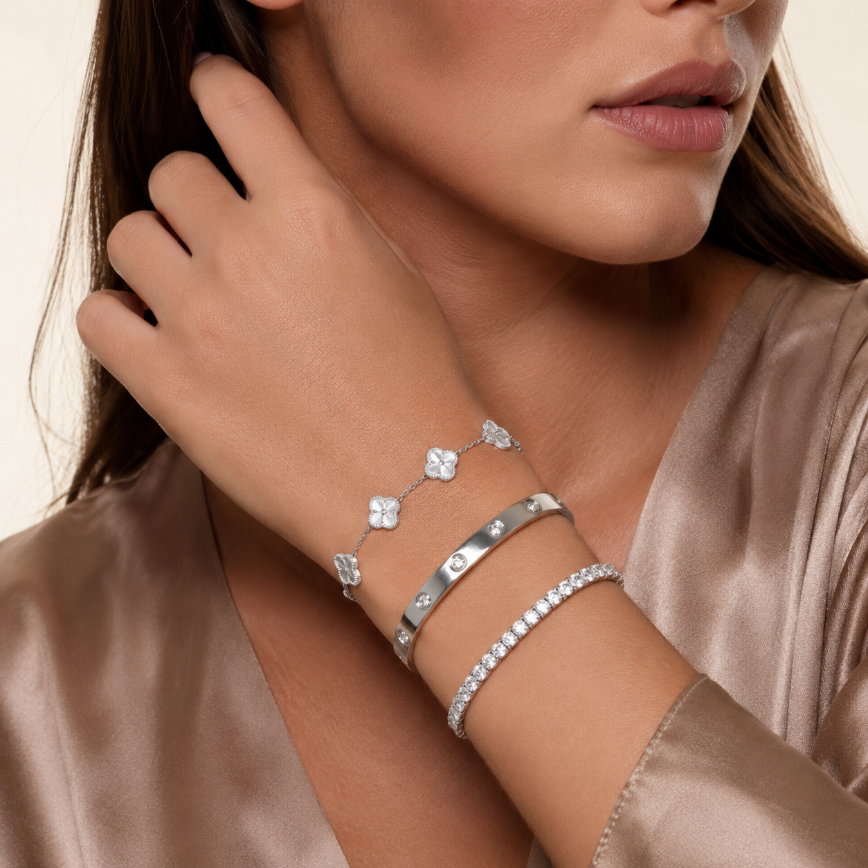 Parure de Bracelets Femme – Ensemble de 4 Bracelets Argentés en Acier Inoxydable Style Élégant