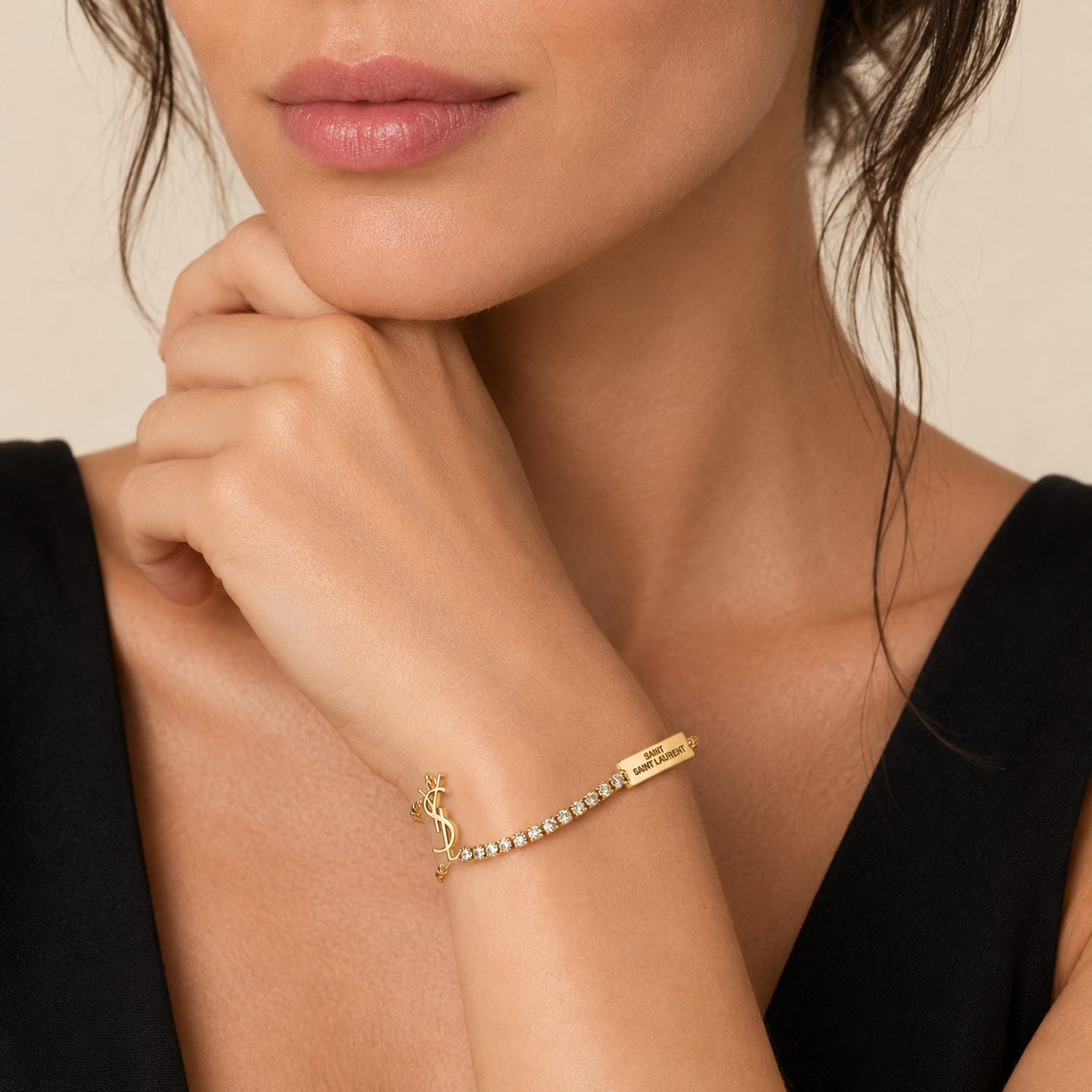 Bracelet Femme – Bracelet Signature avec Cristaux en Acier Inoxydable Doré Style Élégant