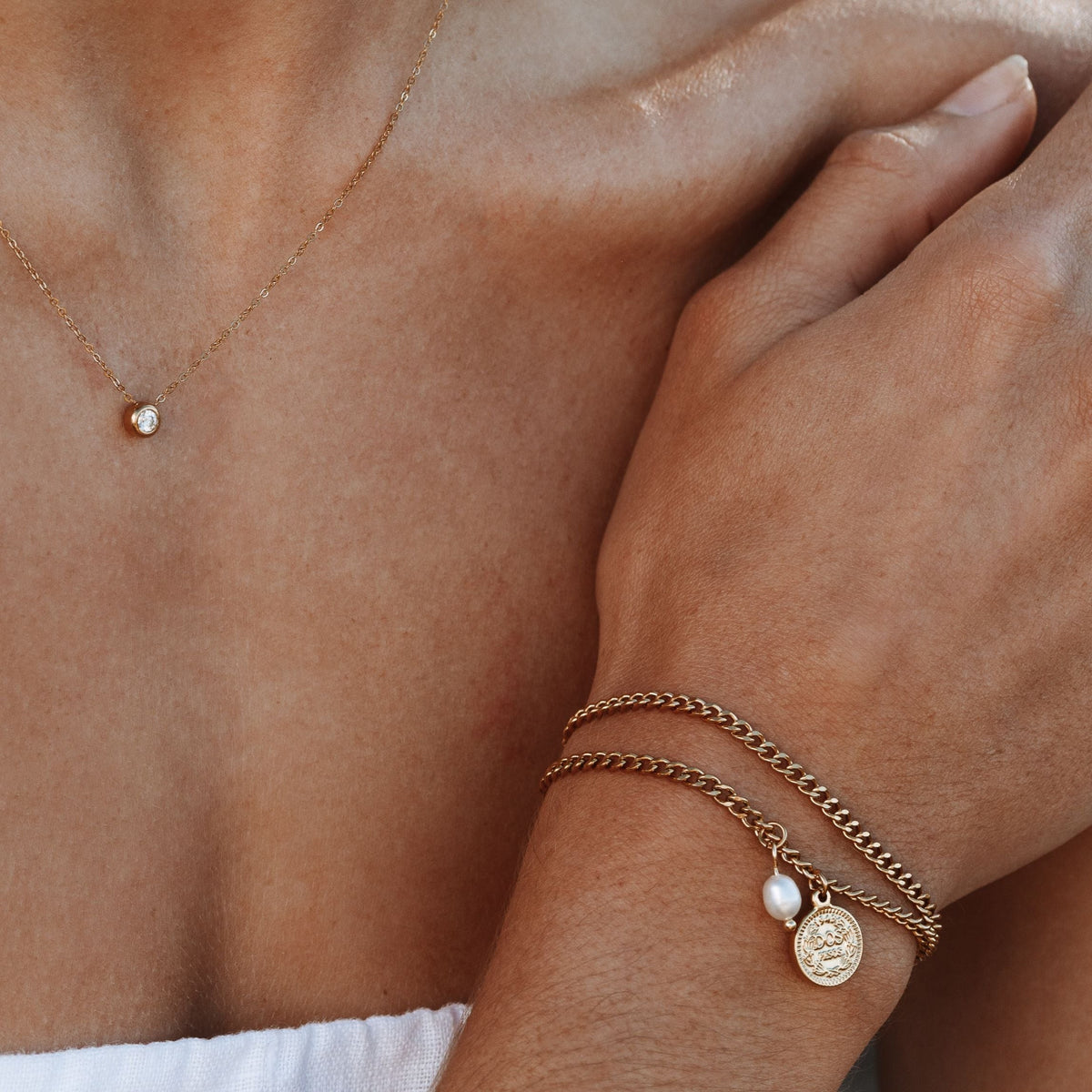 Bracelet Double Tour Médaille Perle Femme Acier Inoxydable