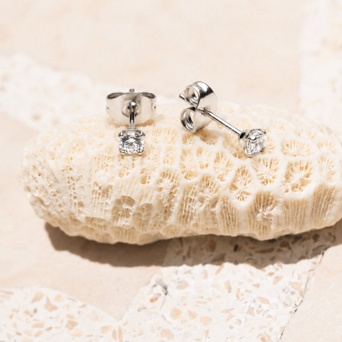 Clous d'Oreilles Zircon Serti Griffes Femme Acier Inoxydable