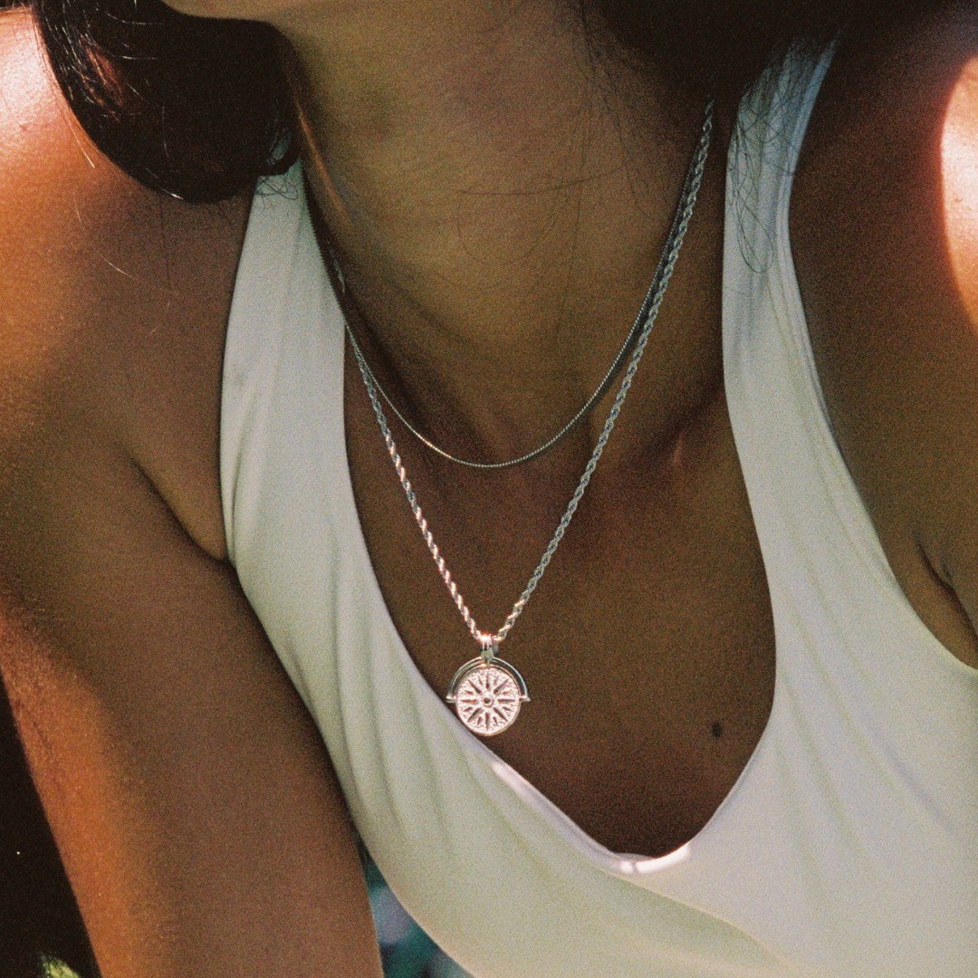 Collier Médaillon Soleil Maille Corde Femme Acier Inoxydable