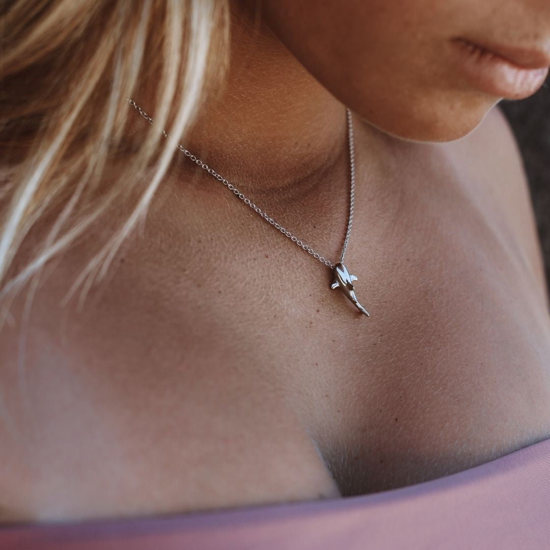 Collier Pendentif Requin Chaîne Fine Femme Acier Inoxydable