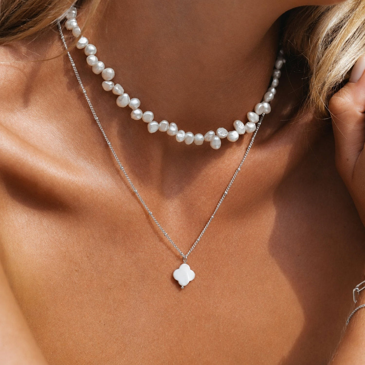 Collier Trèfle Nacre Chaîne Perlée Femme Acier Inoxydable