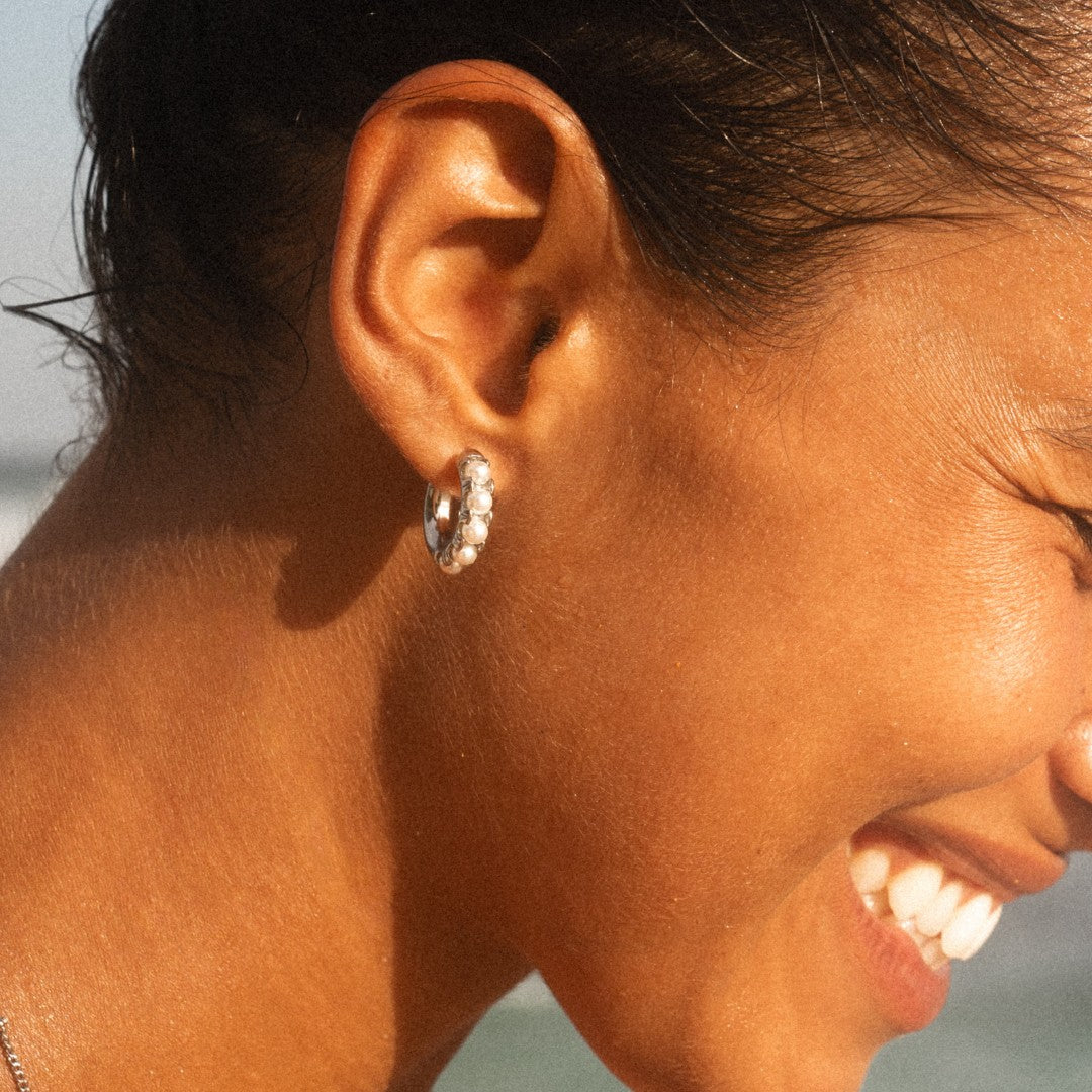 Créoles Huggie Perles Nacrées Femme Acier Inoxydable
