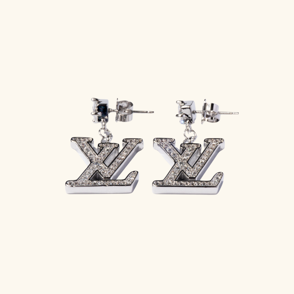 Boucles d’Oreilles Femme – Pendentif Monogramme Cristallisé en Acier Inoxydable Argenté Style Élégant