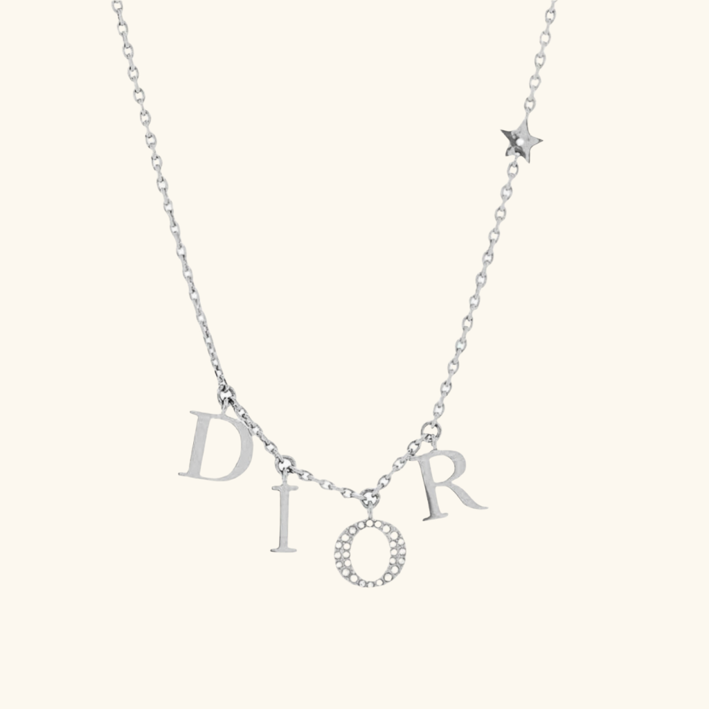 Collier Femme – Pendentif Lettres avec Détail Étoile en Acier Inoxydable Argenté Style Moderne