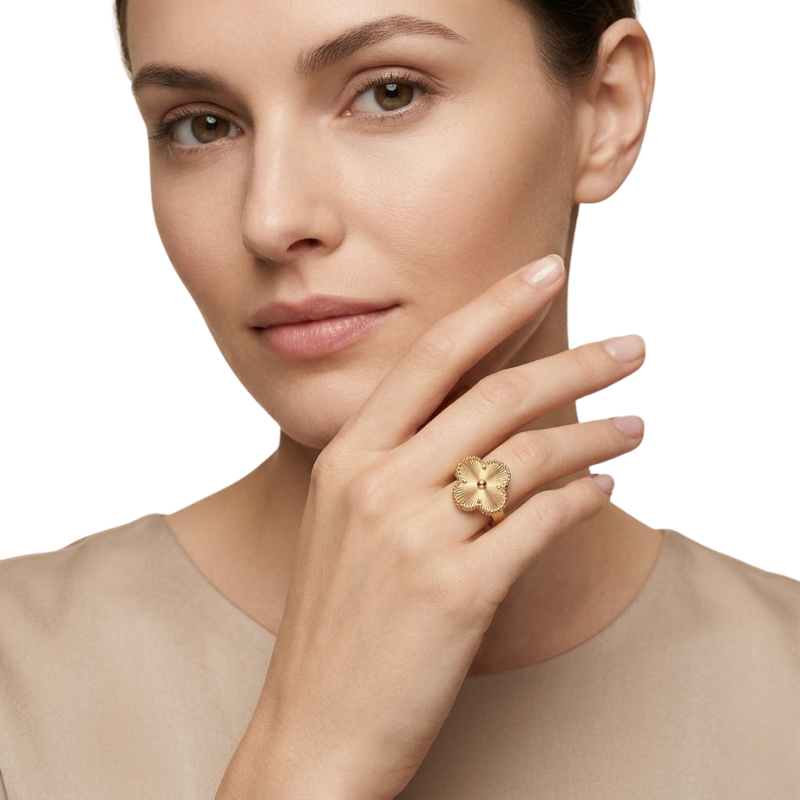 Bague Trèfle Femme – Design Floral en Acier Inoxydable Doré