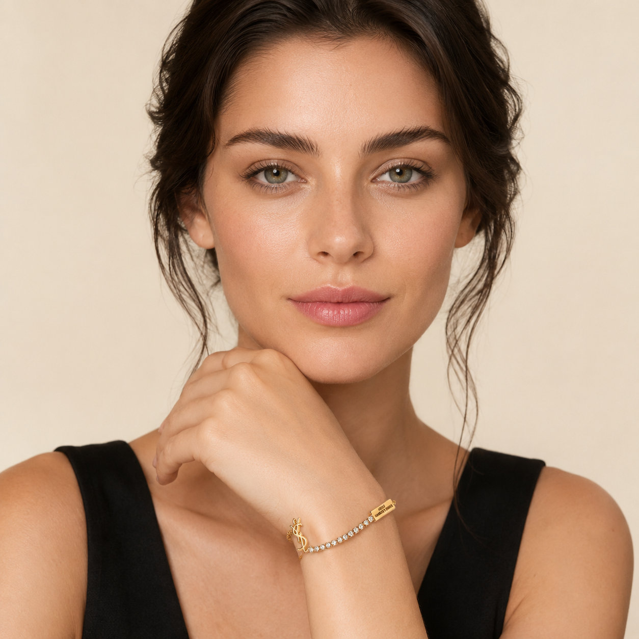 Bracelet Femme – Bracelet Signature avec Cristaux en Acier Inoxydable Doré Style Élégant