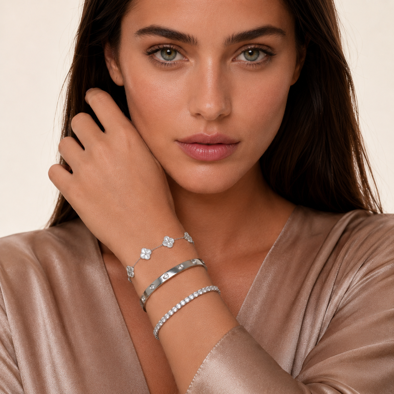 Parure de Bracelets Femme – Ensemble de 4 Bracelets Argentés en Acier Inoxydable Style Élégant