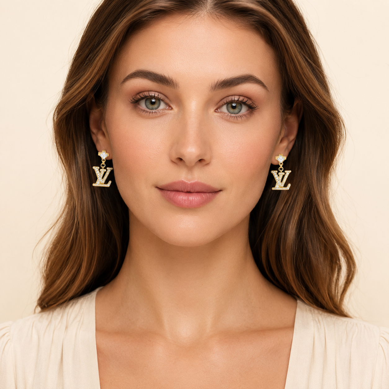 Boucles d’Oreilles Femme – Pendentif Lettre Cristallisé avec Pierre Carrée en Acier Inoxydable Doré Style Élégant