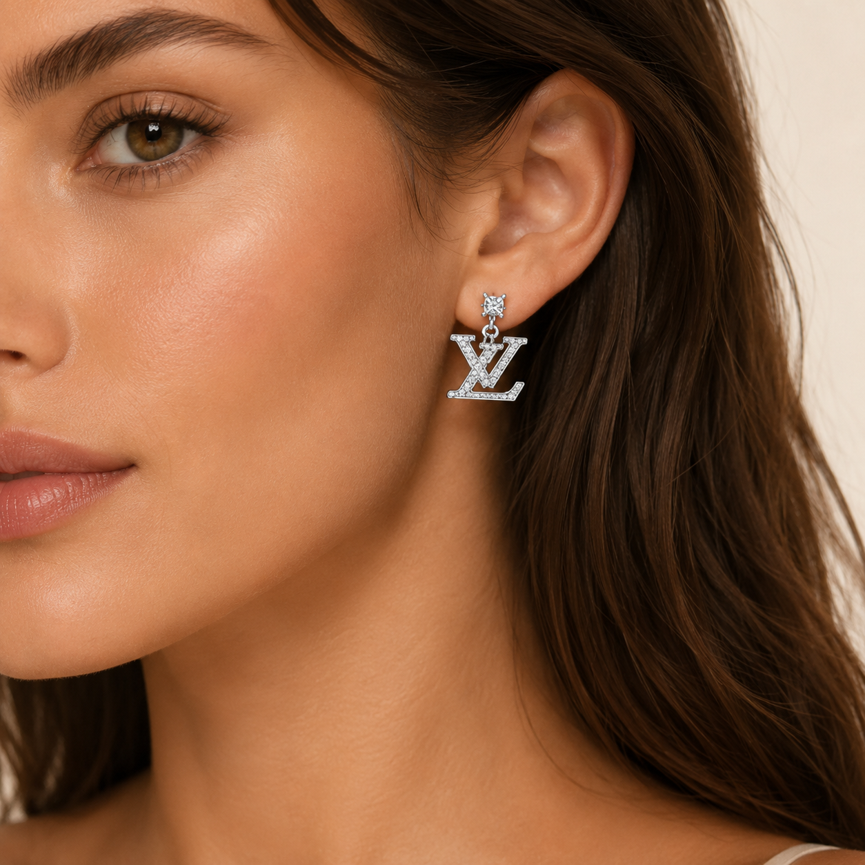 Boucles d’Oreilles Femme – Pendentif Monogramme Cristallisé en Acier Inoxydable Argenté Style Élégant
