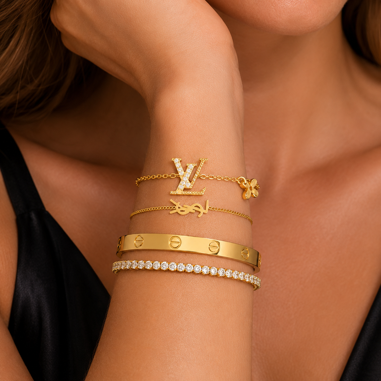 Parure de Bracelets Femme – Bracelets Signature et Cristaux en Acier Inoxydable Doré Style Luxueux