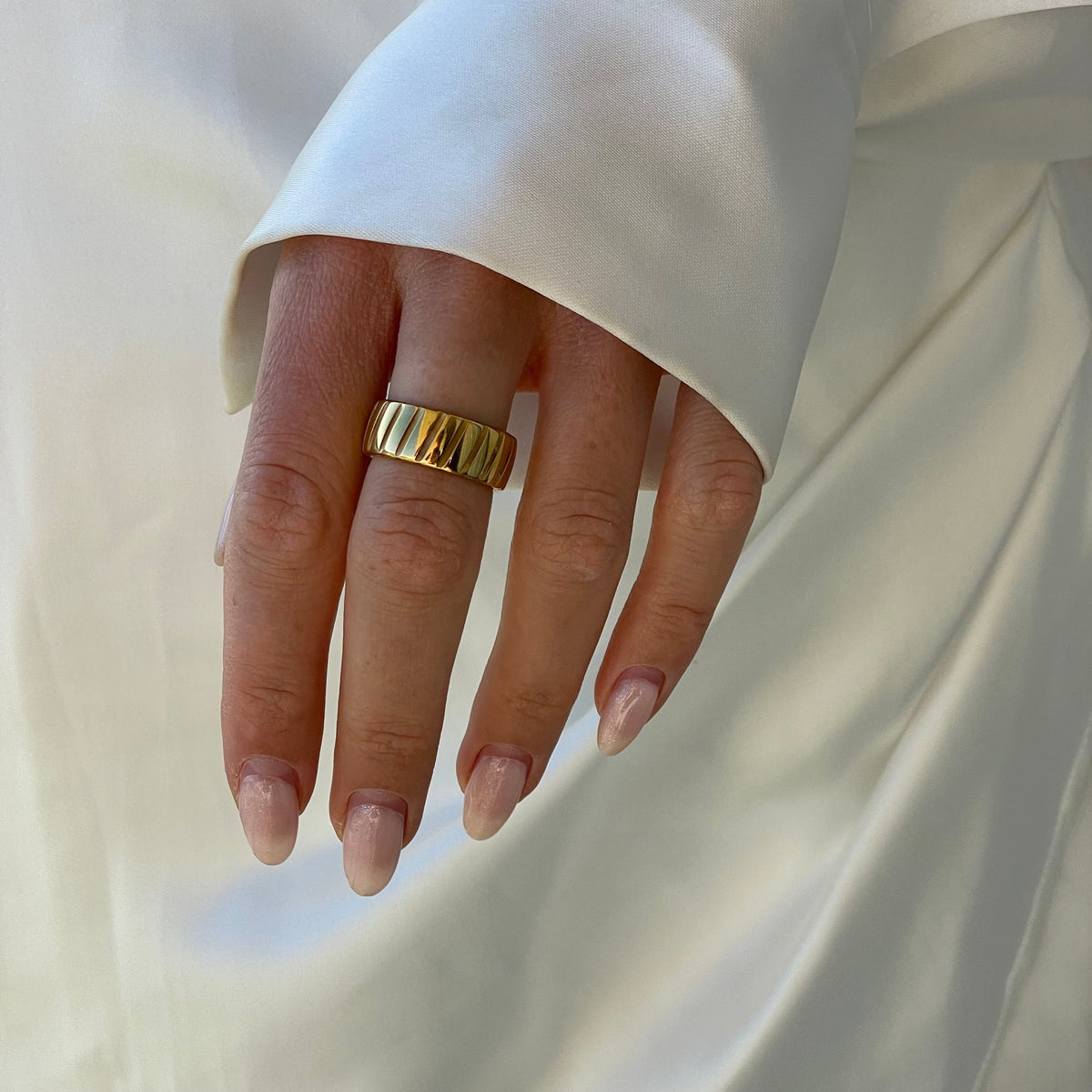 Bague Large Striée Femme Acier Inoxydable