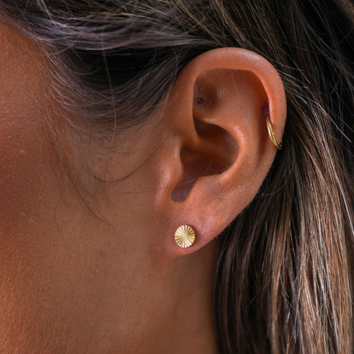 Clous d'Oreilles Soleil Gravé Femme Acier Inoxydable