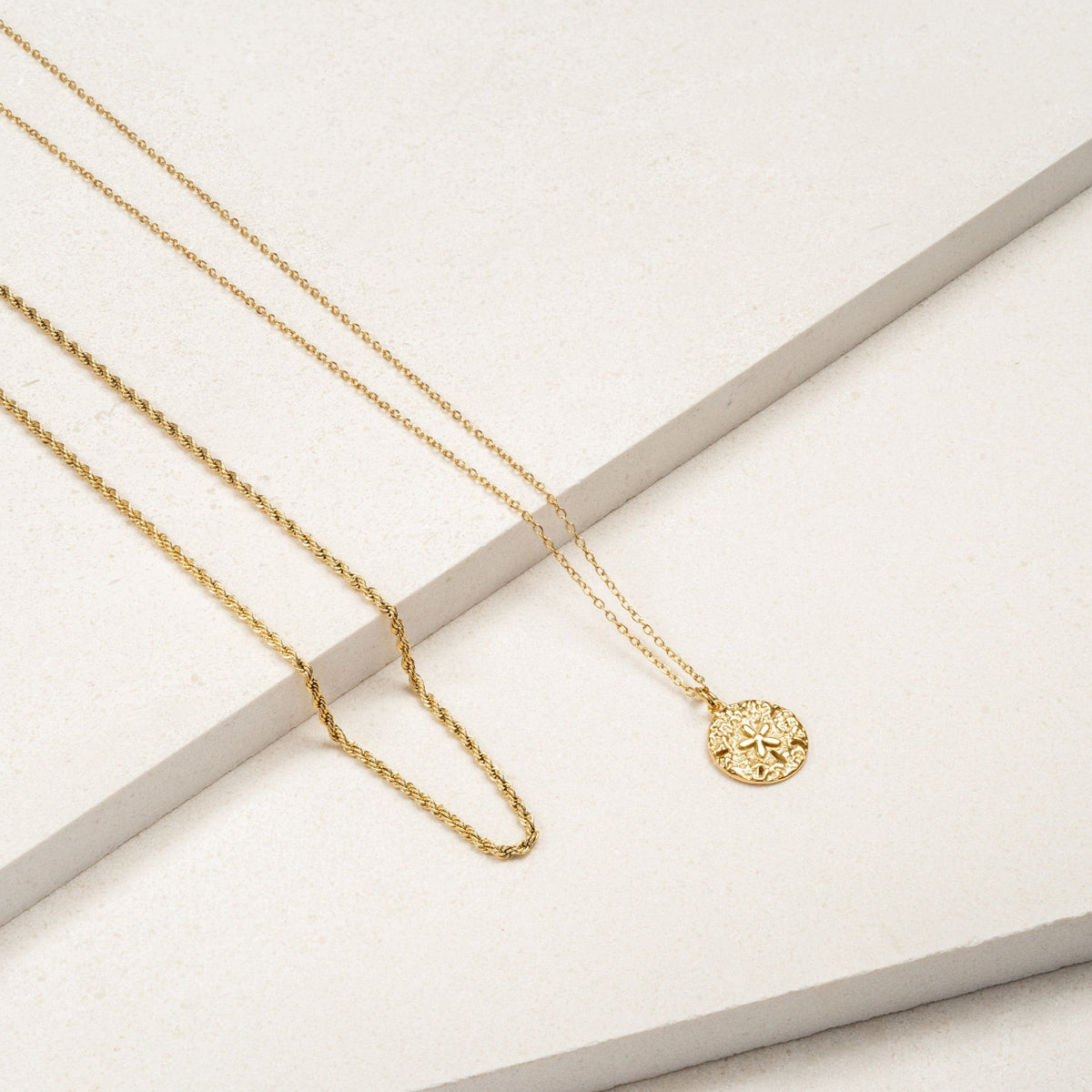 Collier Médaille Martelée Fleur Femme Acier Inoxydable