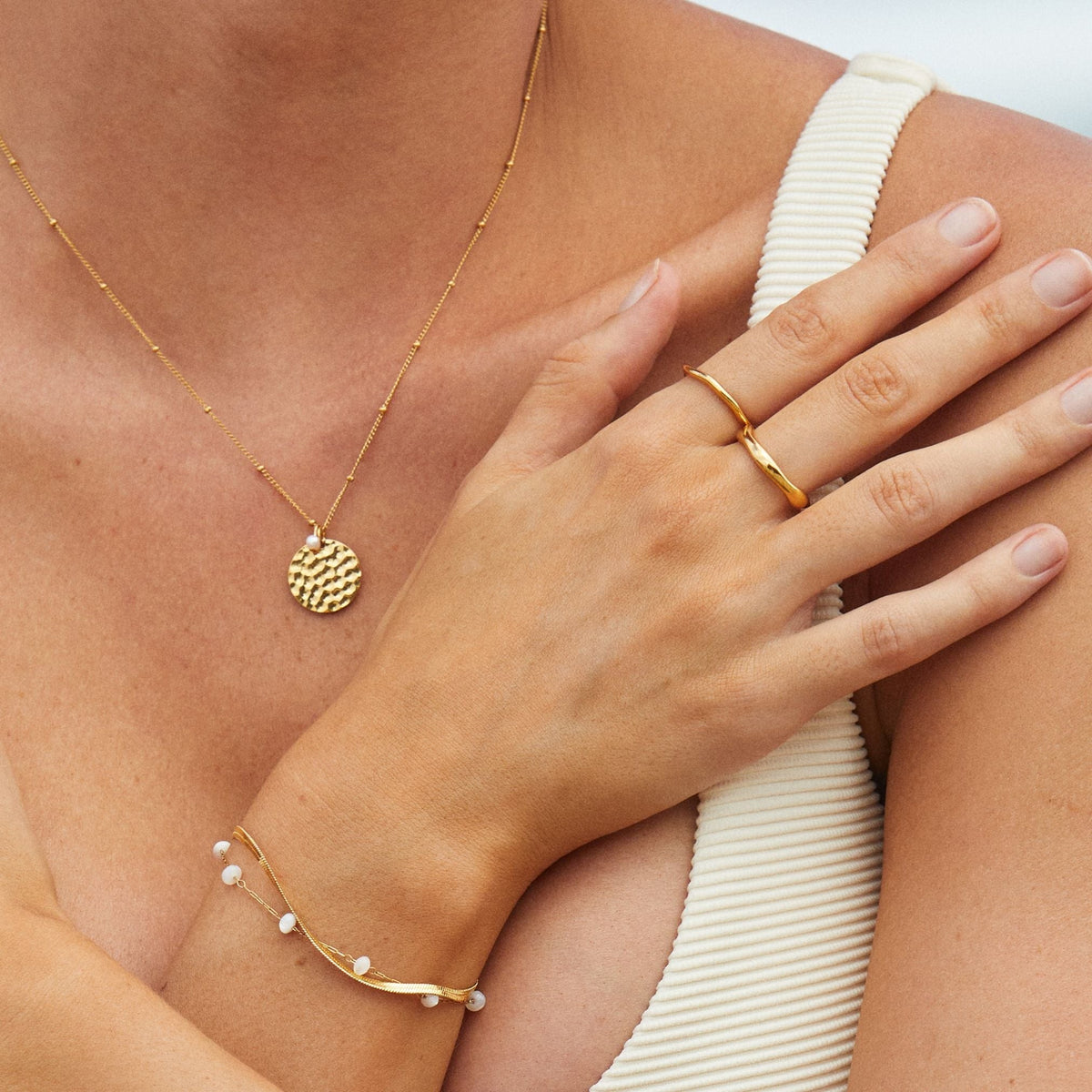 Collier Médaille Martelée Perle d'Eau Douce Femme Acier Inoxydable