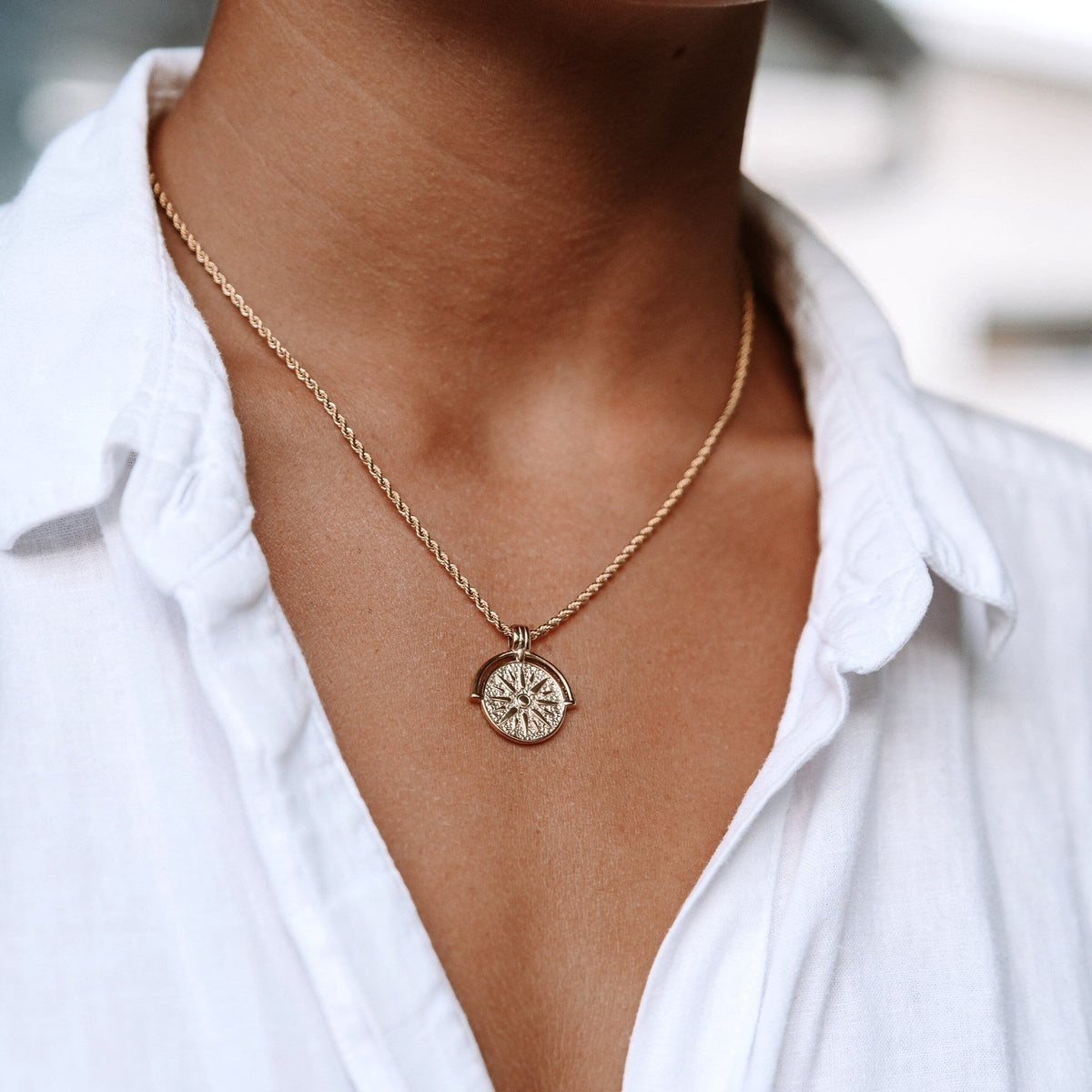 Collier Médaillon Soleil Maille Corde Femme Acier Inoxydable