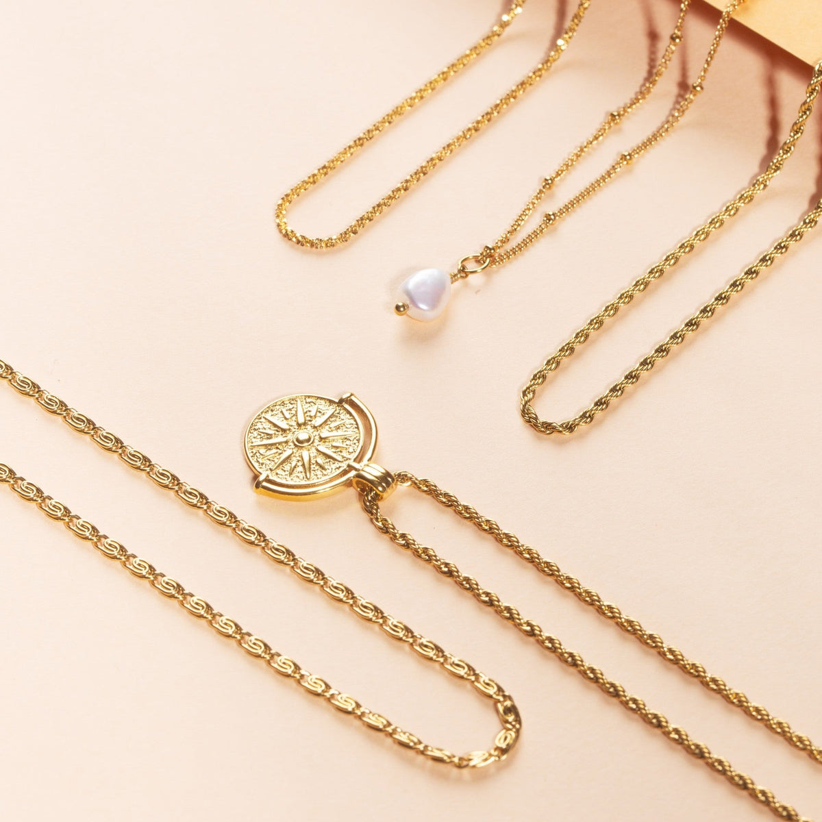 Collier Médaillon Soleil Maille Corde Femme Acier Inoxydable