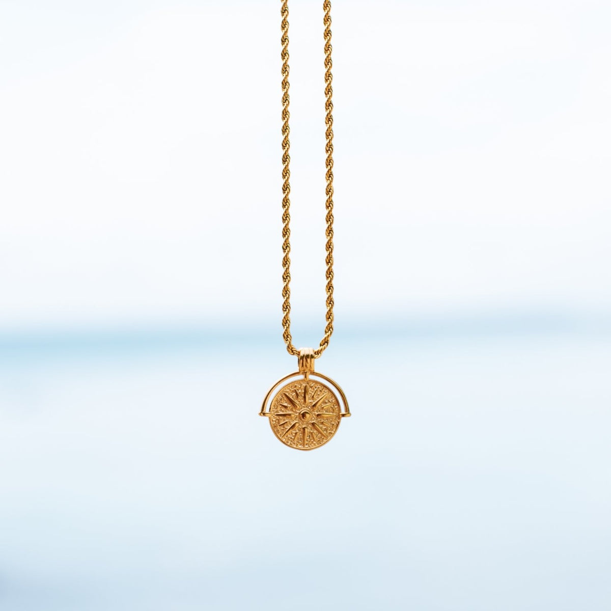 Collier Médaillon Soleil Maille Corde Femme Acier Inoxydable