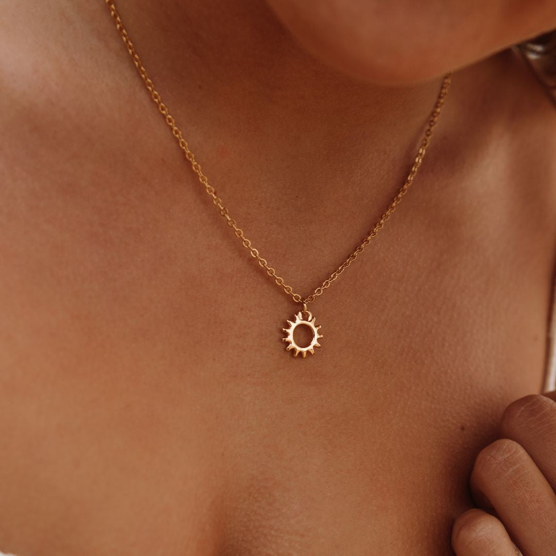 Collier Pendentif Soleil Ajouré Femme Acier Inoxydable