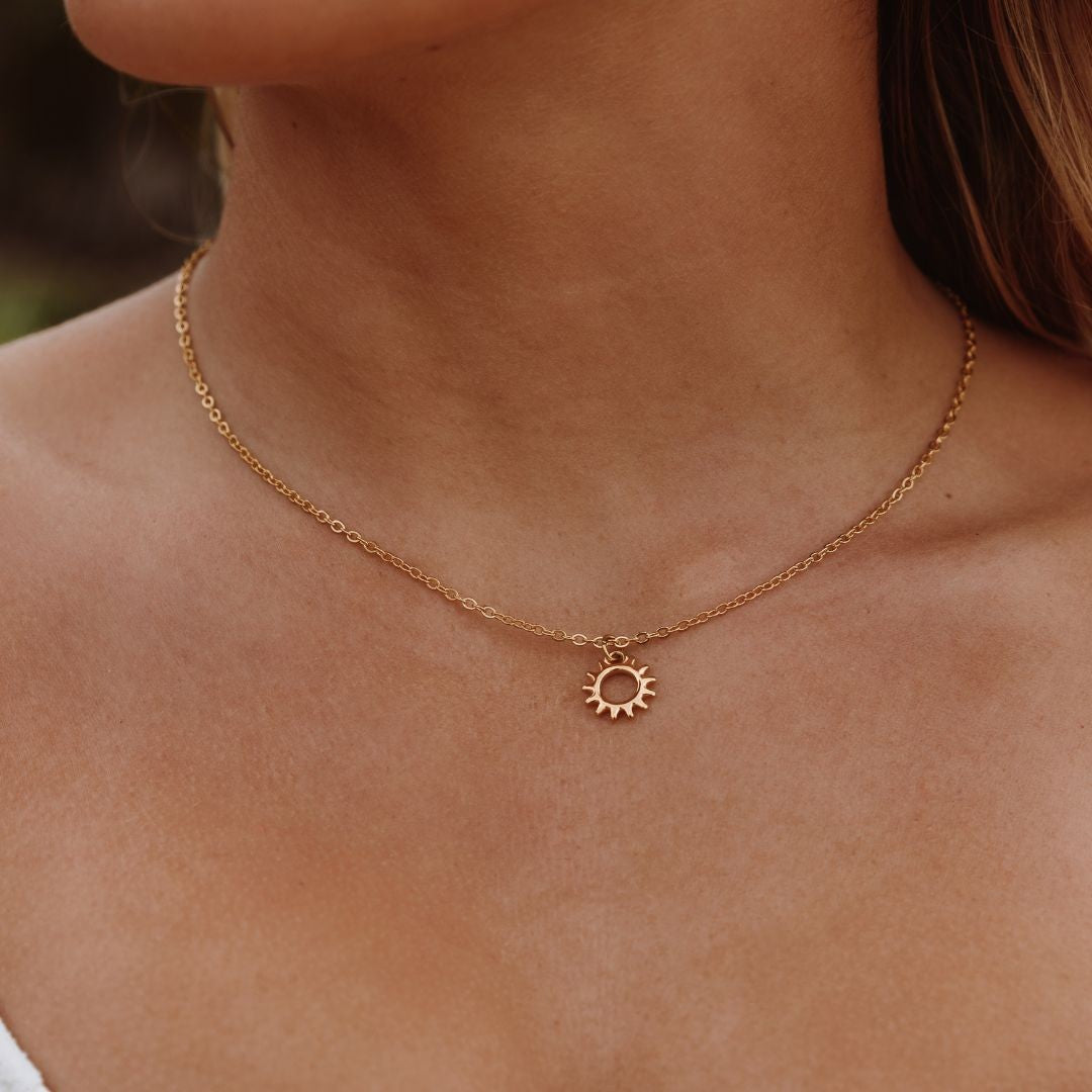 Collier Pendentif Soleil Ajouré Femme Acier Inoxydable