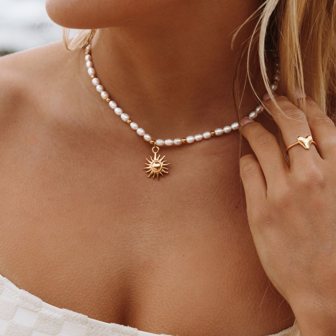 Collier Perles d'Eau Douce Pendentif Soleil Femme Acier Inoxydable