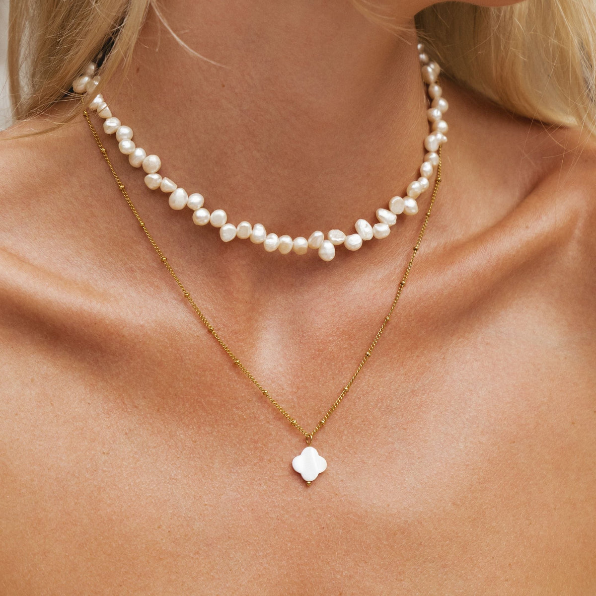 Collier Trèfle Nacre Chaîne Perlée Femme Acier Inoxydable